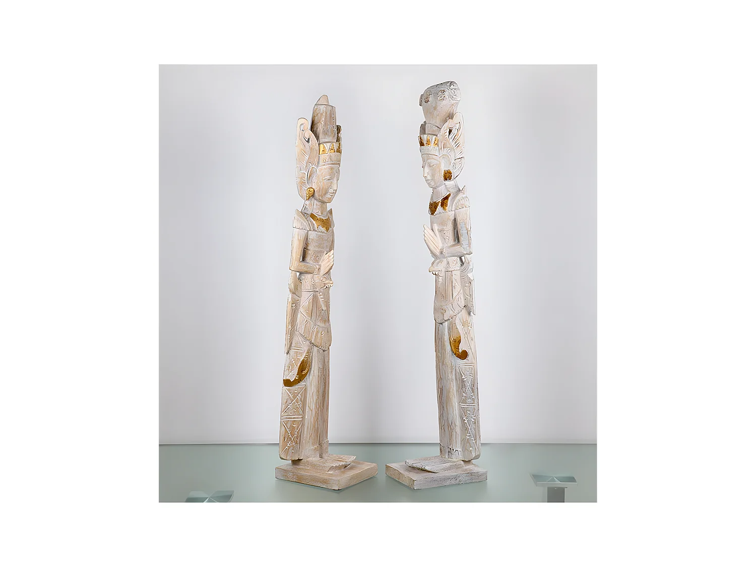 Pareja de figuras de dioses balineses en madera tallada bali