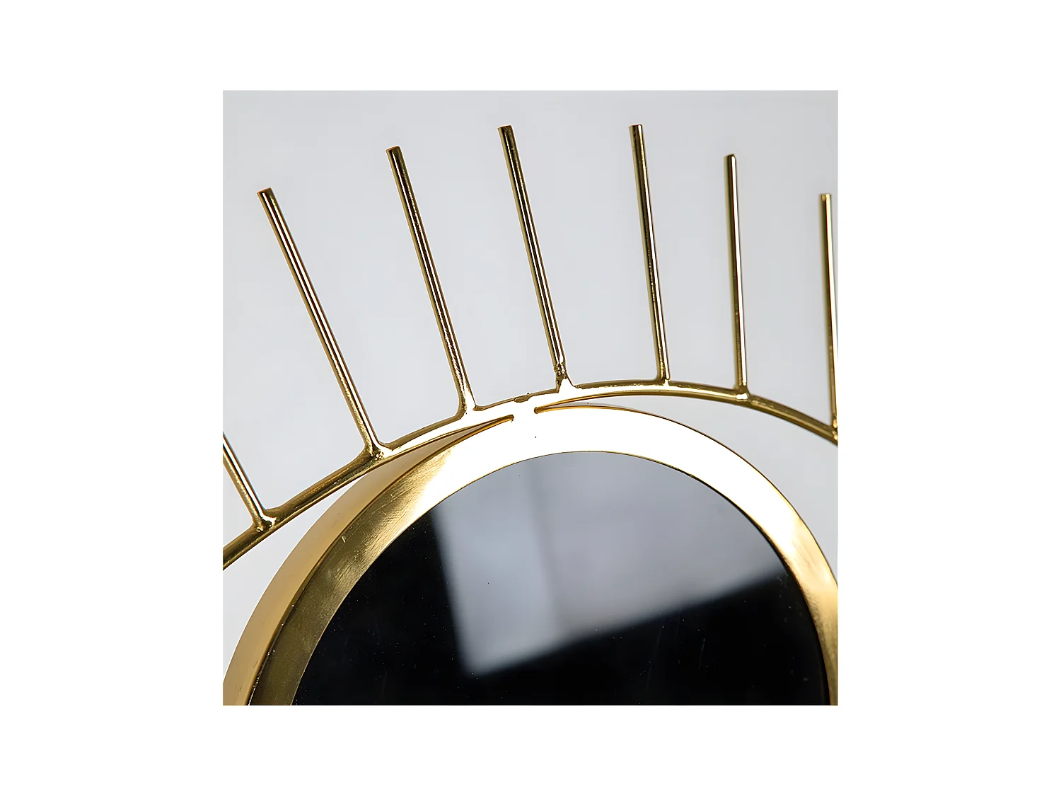 Ojo negro de metal dorado con base de marmol oraculo