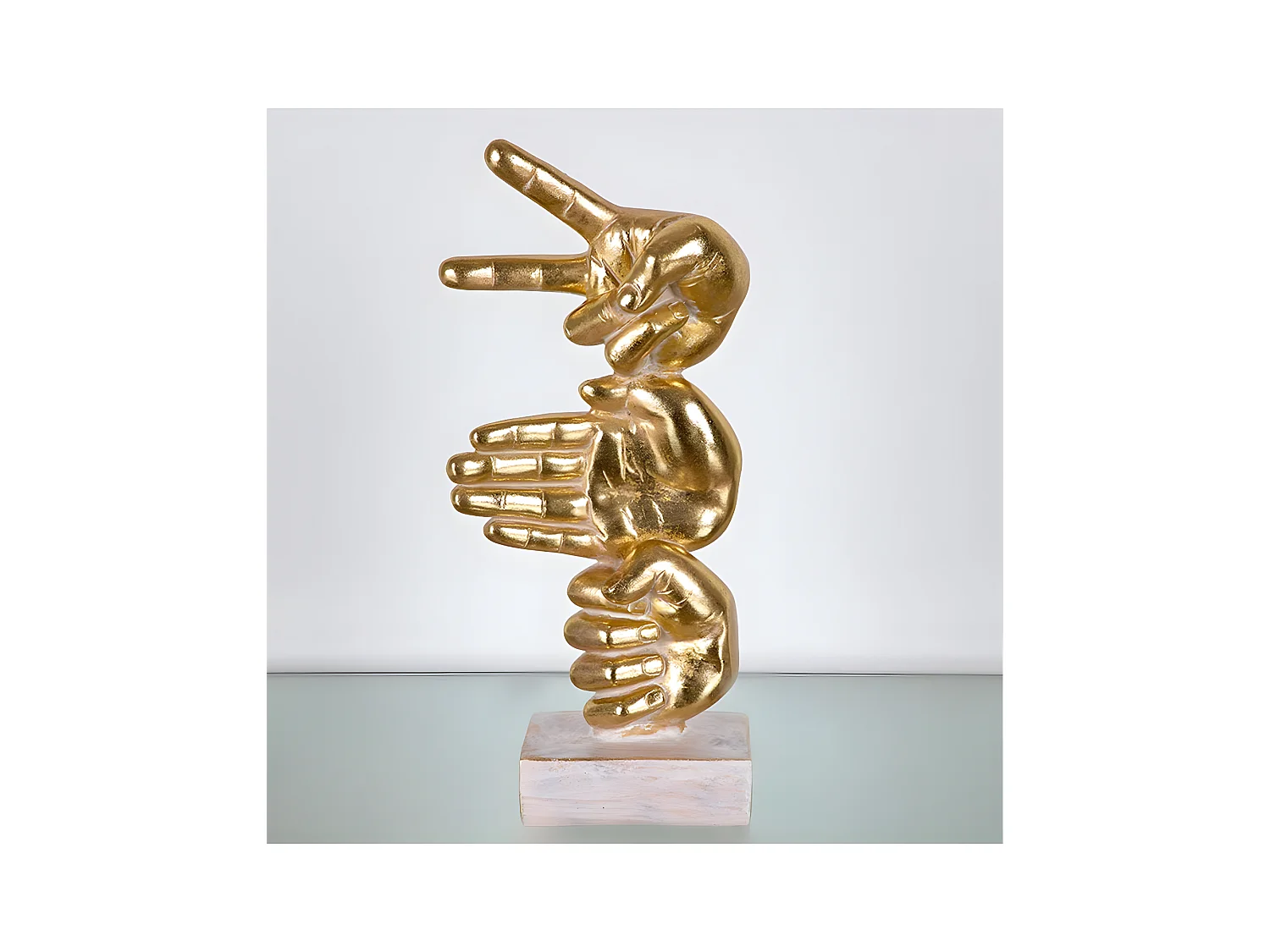 Figura manos jugando a piedra papel tijera de color dorado ontario