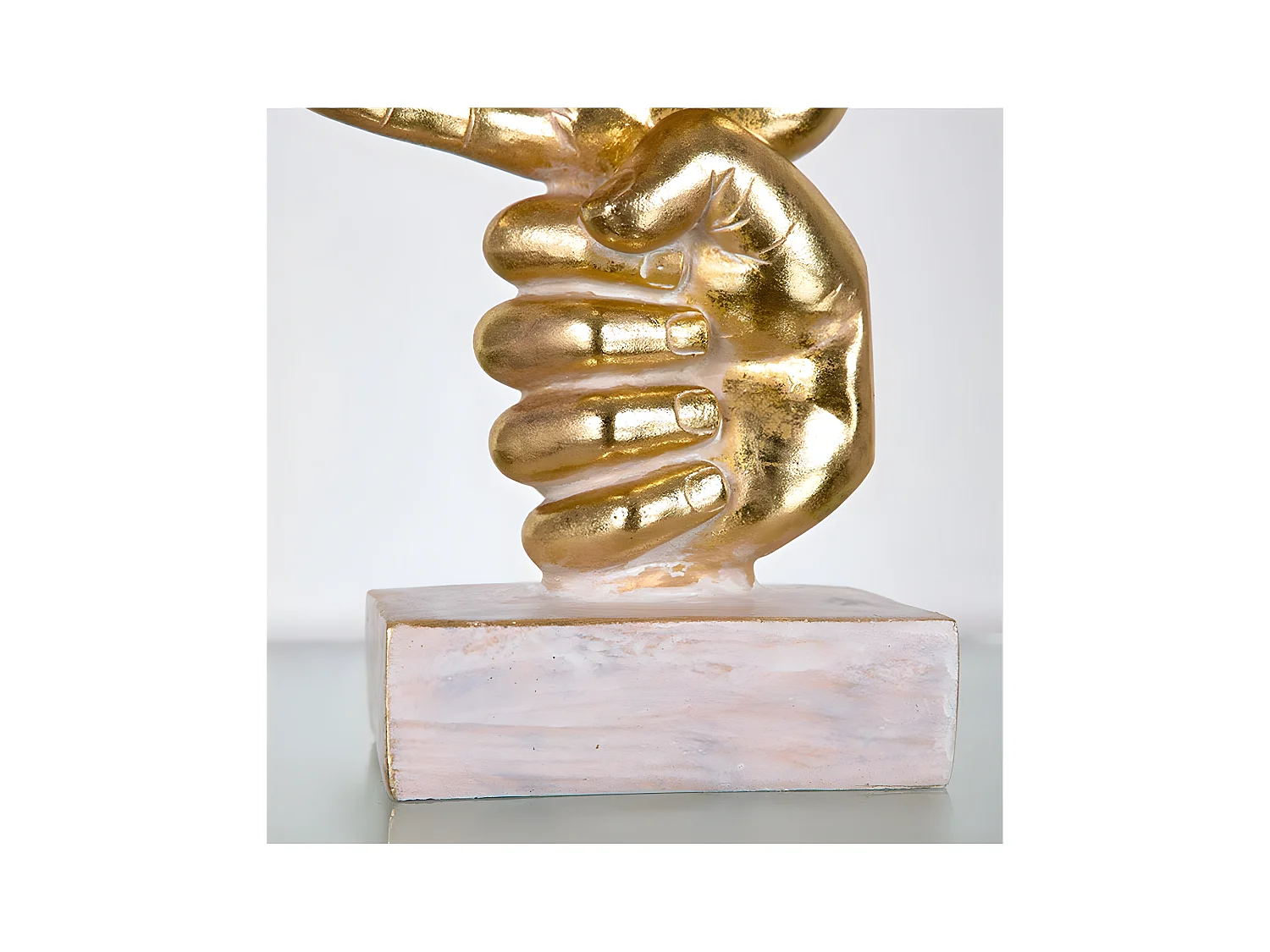 Figura manos jugando a piedra papel tijera de color dorado ontario