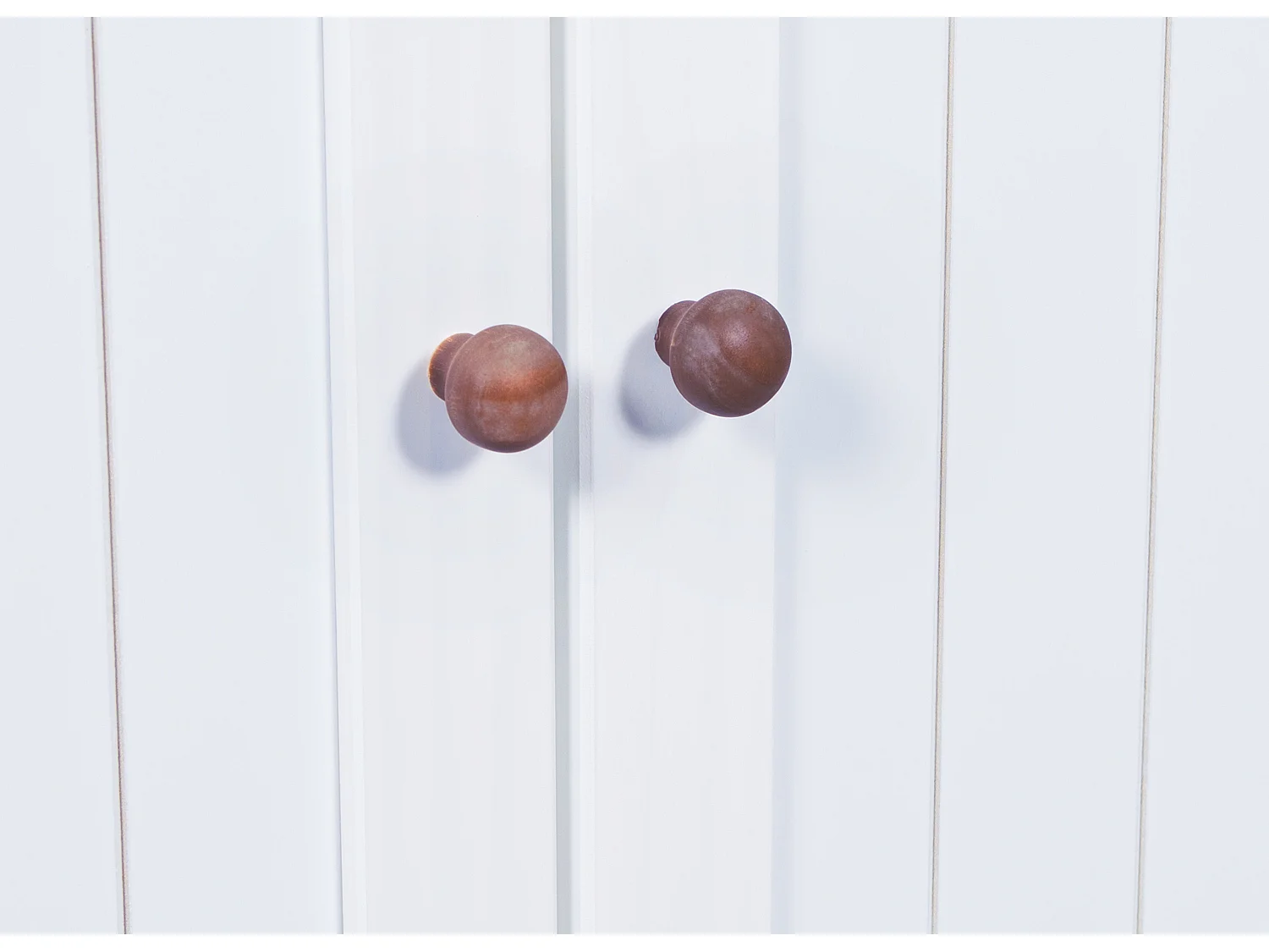 Wright Sideboard 3 Türen, 2 Glastüren, 3 Schubladen, 3 offene Fächer, weiss, braun.