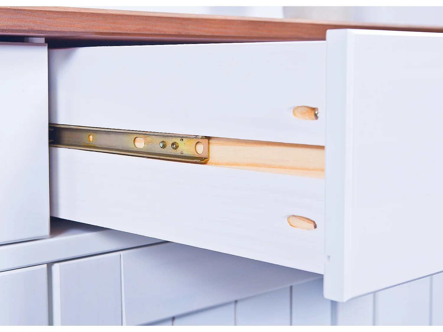 Wright Sideboard 3 Türen, 2 Glastüren, 3 Schubladen, 3 offene Fächer, weiss, braun.