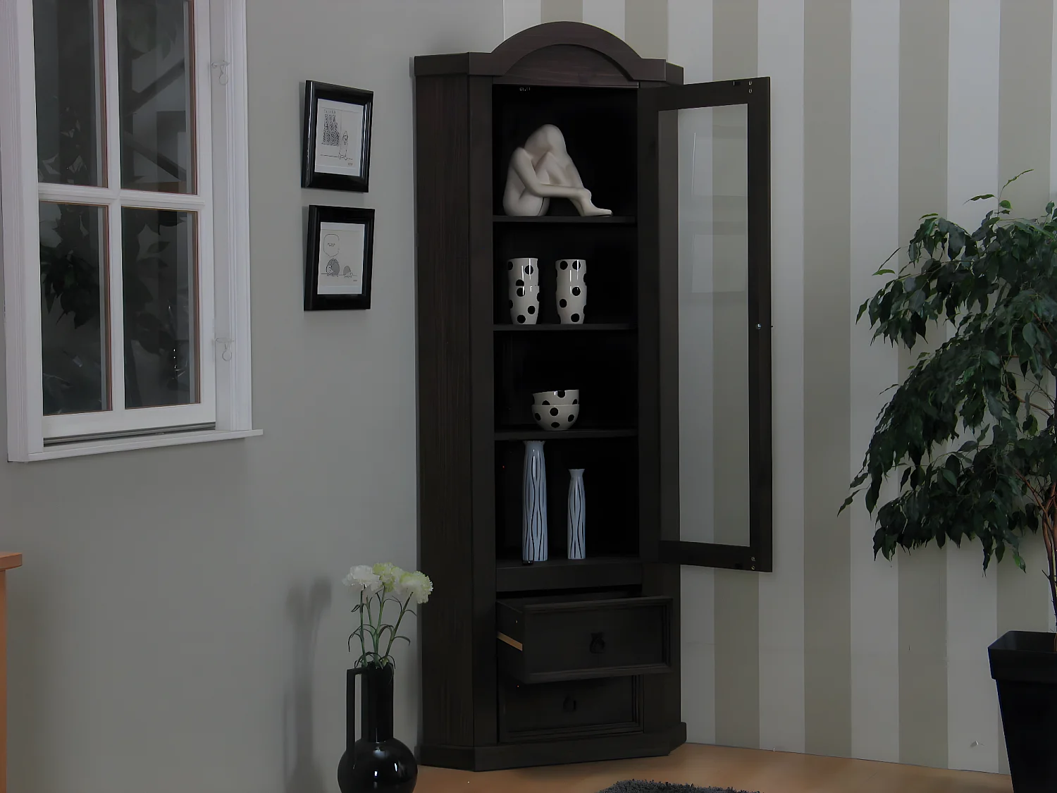 New Mexico hoekkast vitrine bruin grenen.