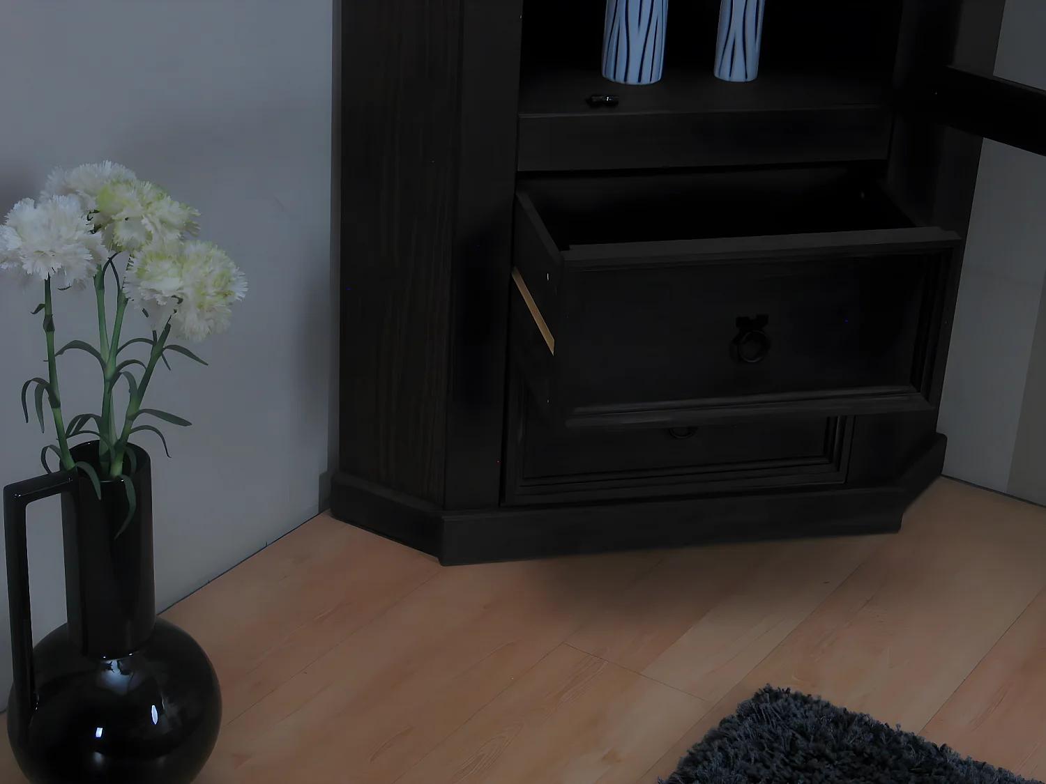 New Mexico hoekkast vitrine bruin grenen.