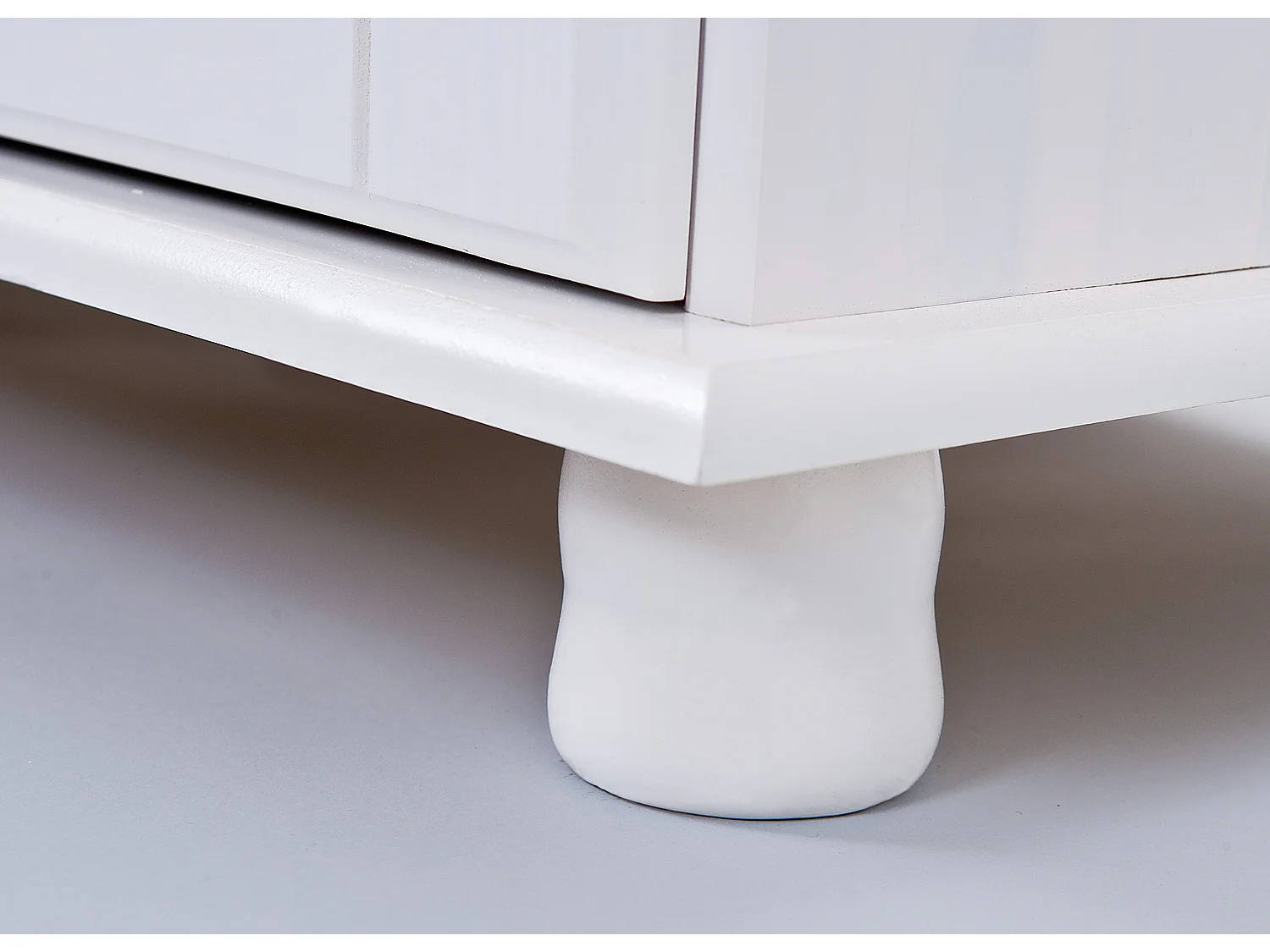 Valux Vitrine, 2 portes en bois, 2 portes vitrées, 2 tiroirs, blanc.