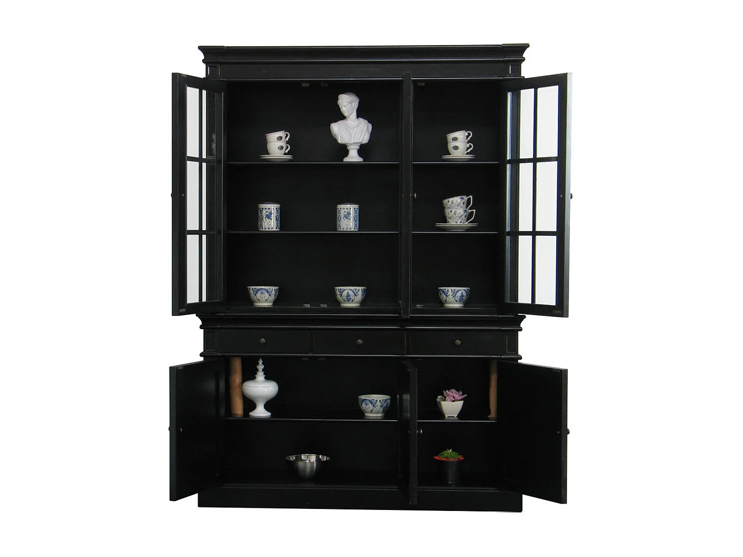 Amaretta 3-Türige Vitrine schwarz. Antik patiniert. Breite 142 cm, Höhe 200 cm.