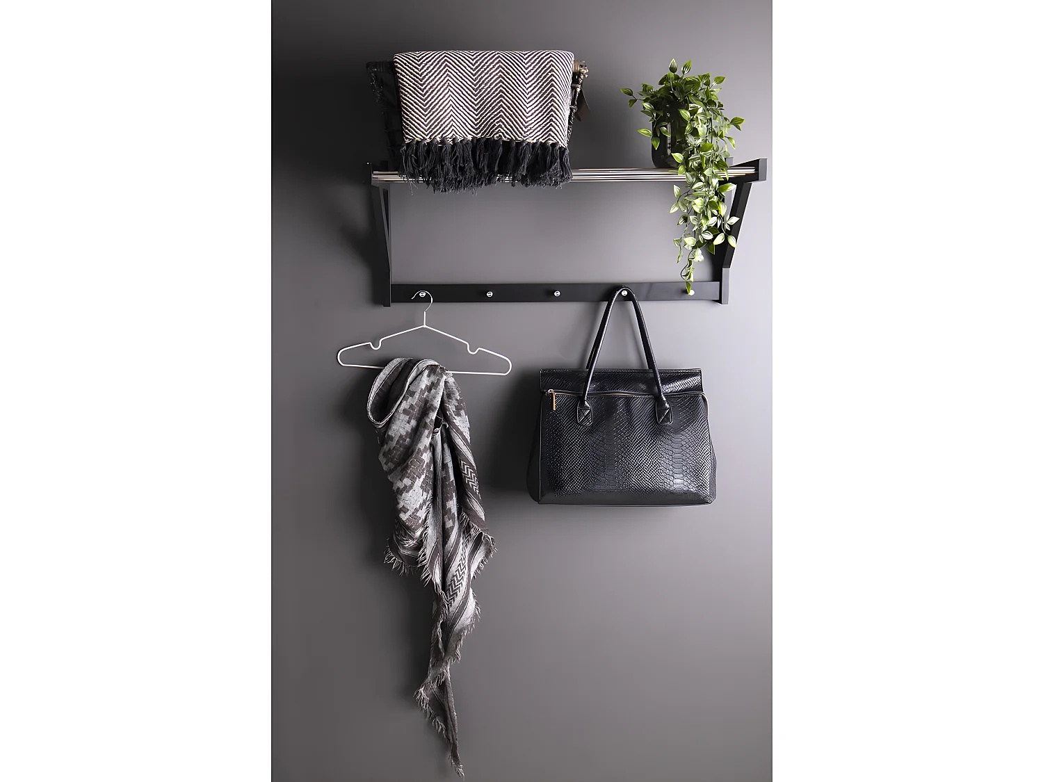 Paige Wandgarderobe schwarz.