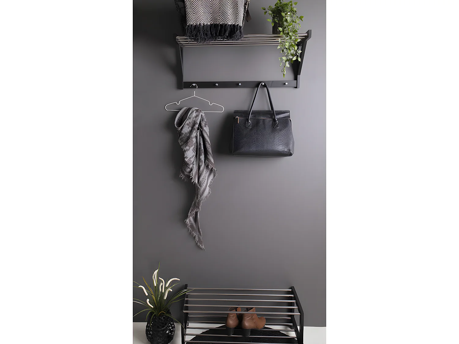 Paige Wandgarderobe schwarz.