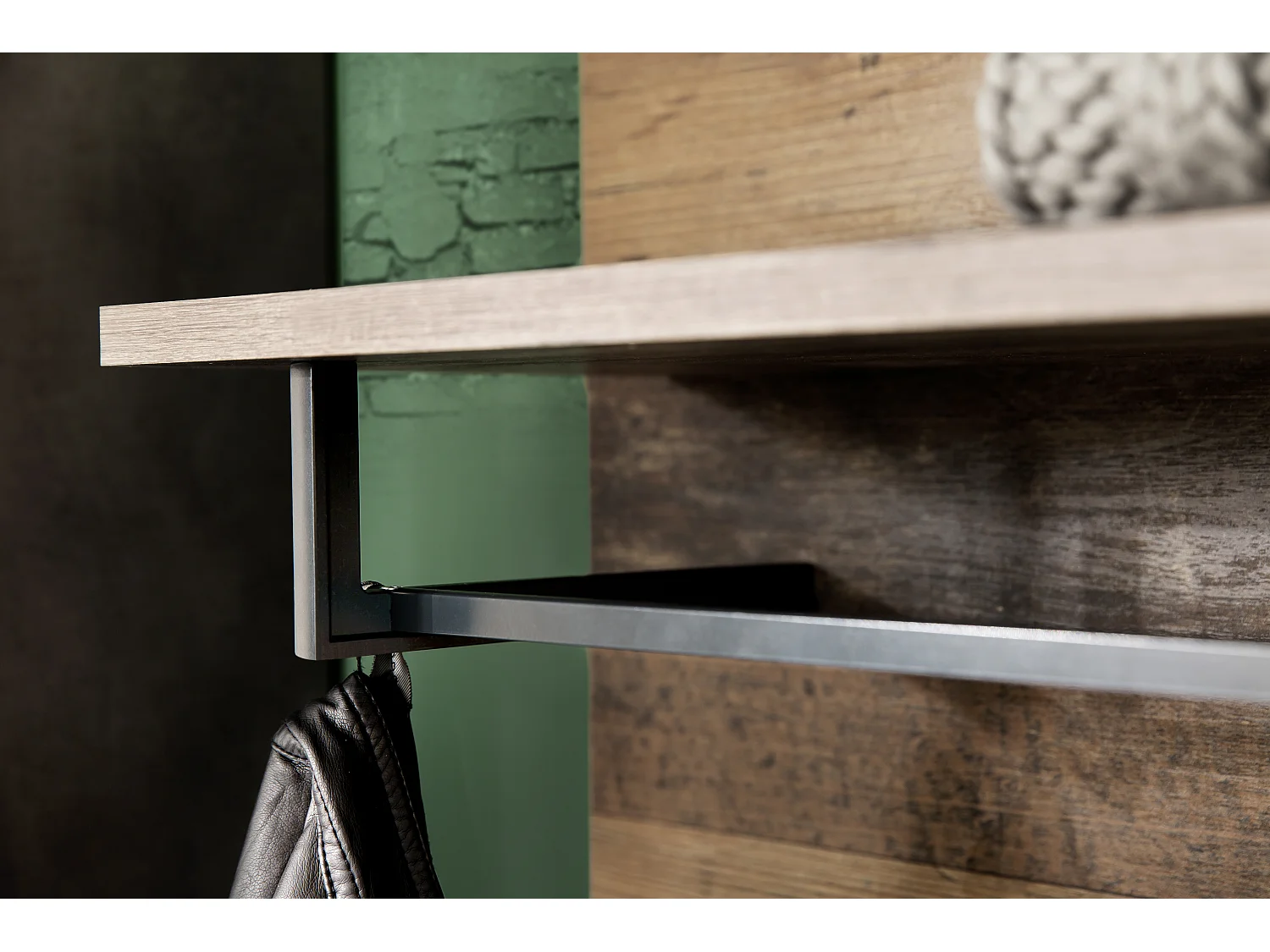 Irwin kapstok 1 plank, 1 kledingstang en 3 haken, grijs Matera decor, Old Wood decor.