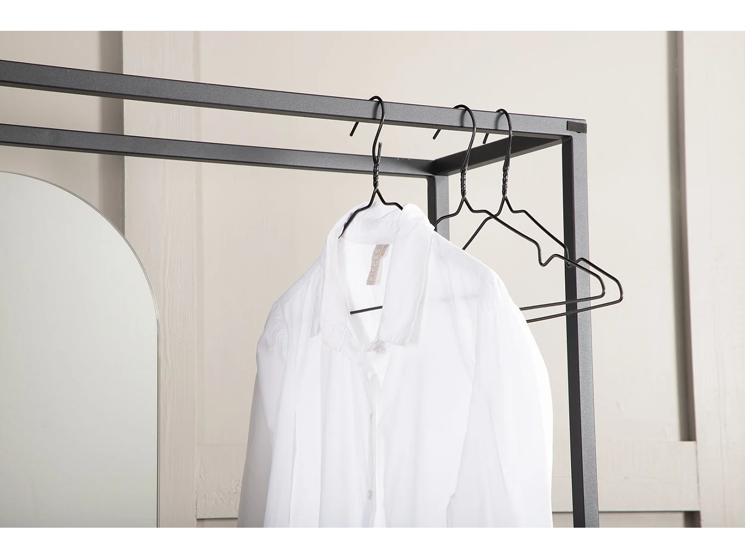 Classe garderobe opstelling 6 planken, 1 spiegel zwart.