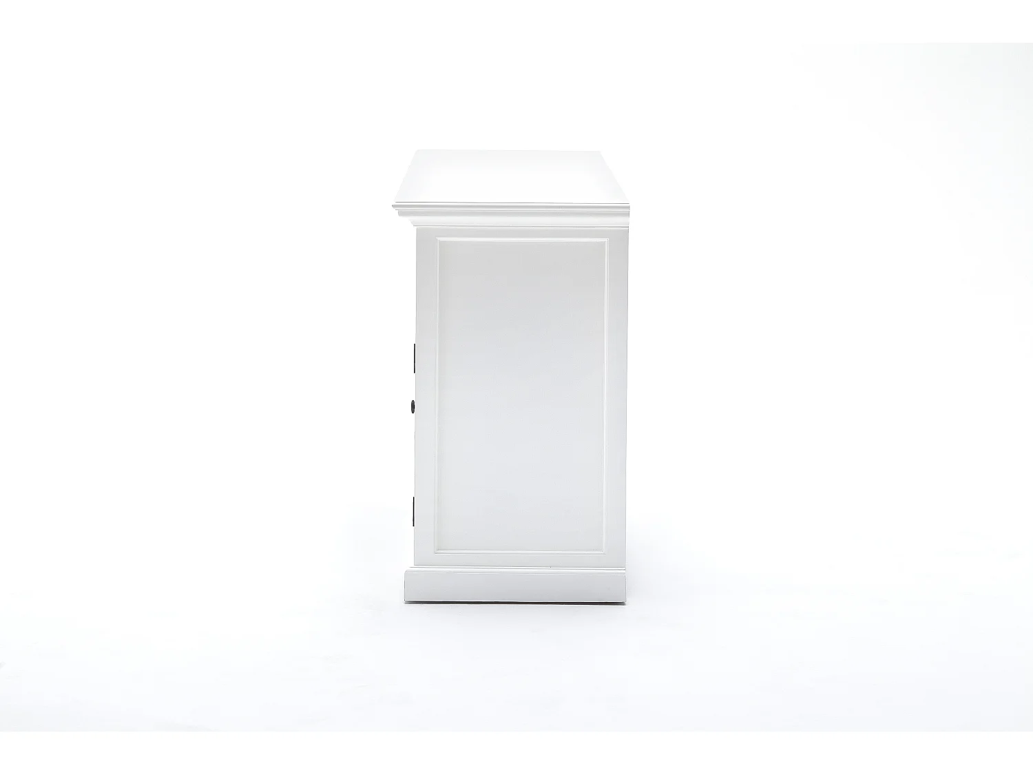 Halifax dressoir met 2 deuren, 4 rotan manden en 4 lades, in wit.