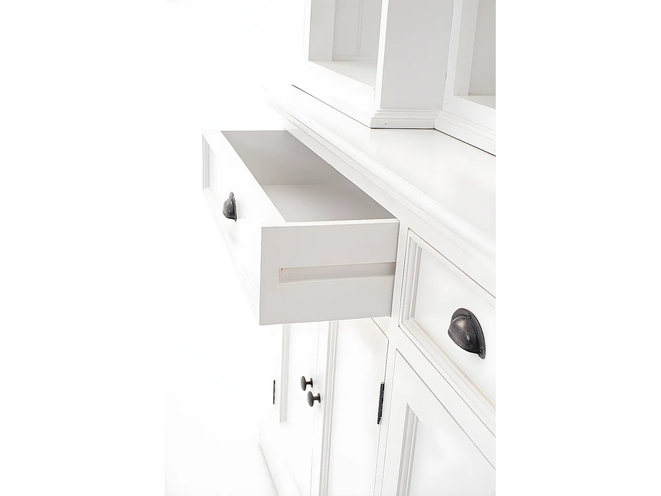 Halifax vitrinekast met 9 legplanken, 5 deuren en 3 laden, wit.