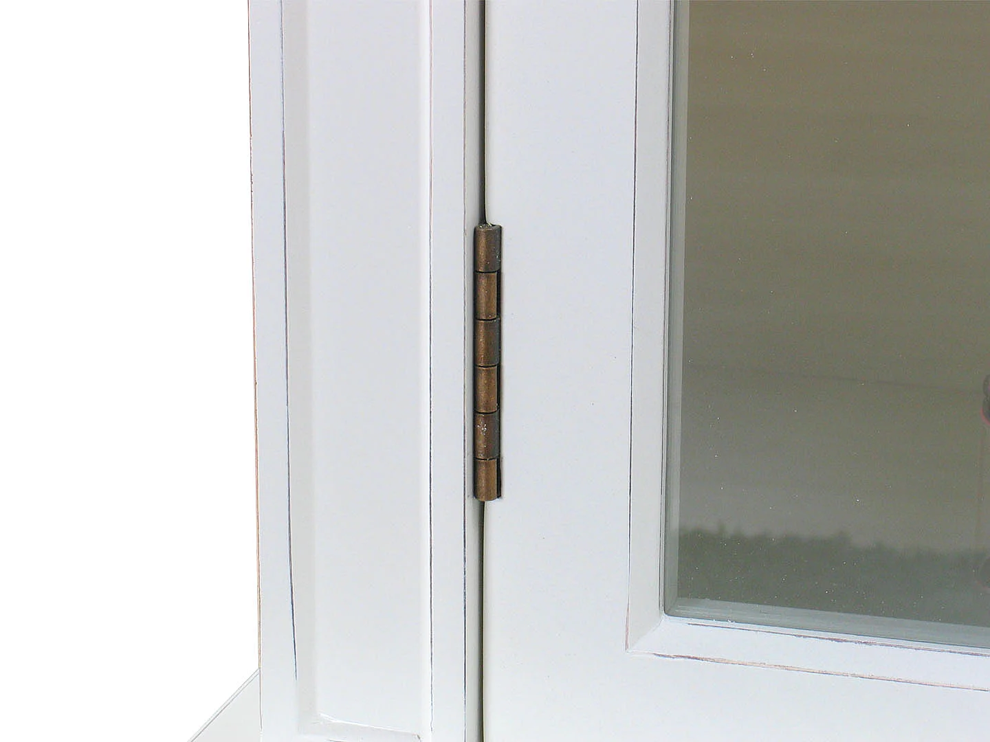 Amaretta Armoire Vitrine 3 portes, vieux blanc, vintage patiné, largeur 142 cm, hauteur 200 cm.