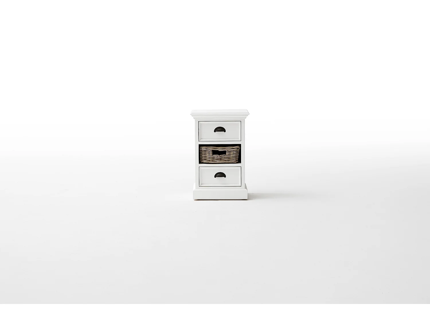 Halifax nachtkastje met 2 lades en 1 rotan mand, in wit.