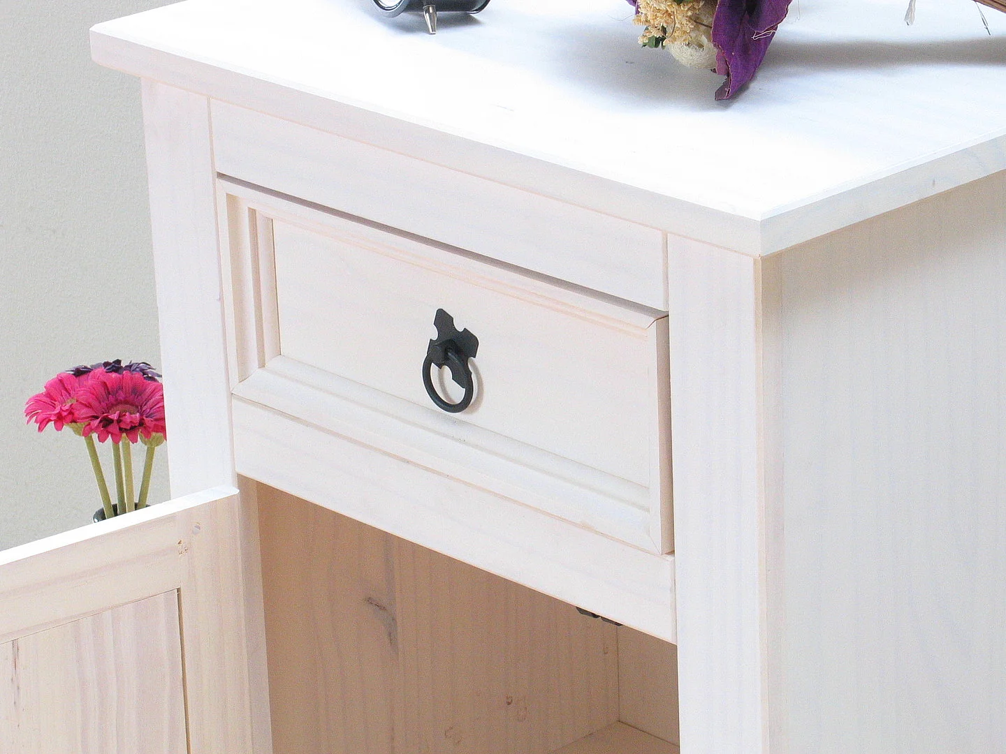 New Mexico Nachttisch Breite 53 cm, Höhe 66 cm mit 1 Schublade und 1 Tür weiss/gewachst.