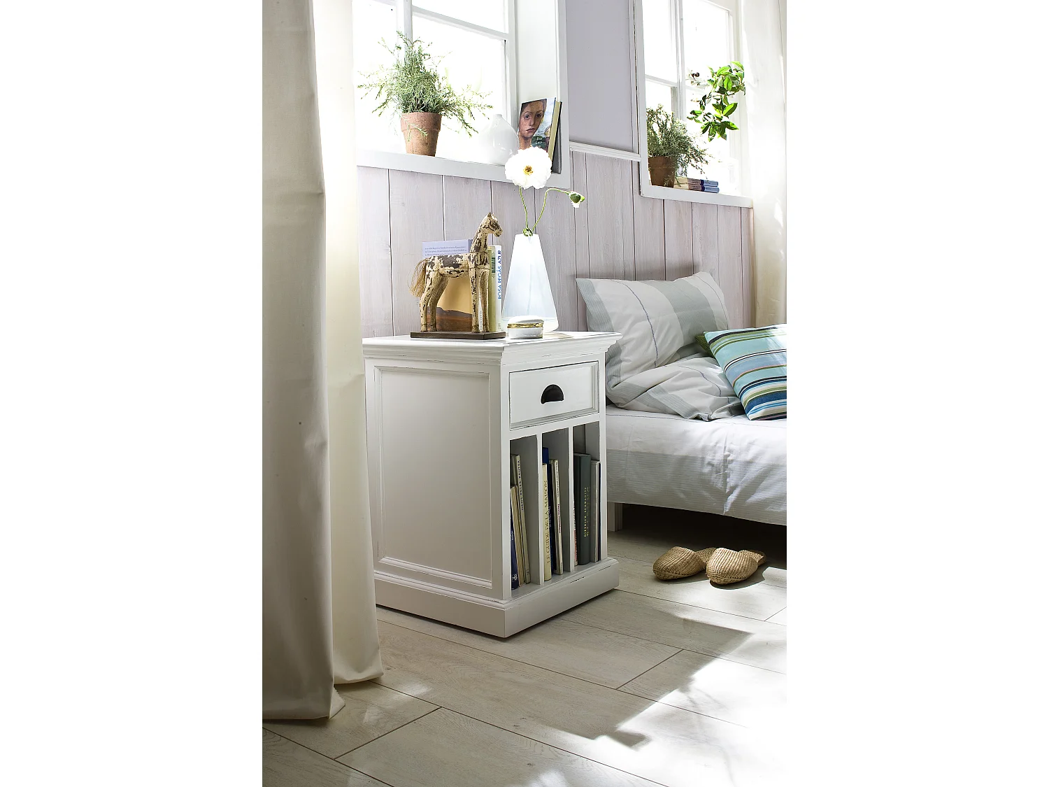 Halifax nachtkastje met lade, in wit.