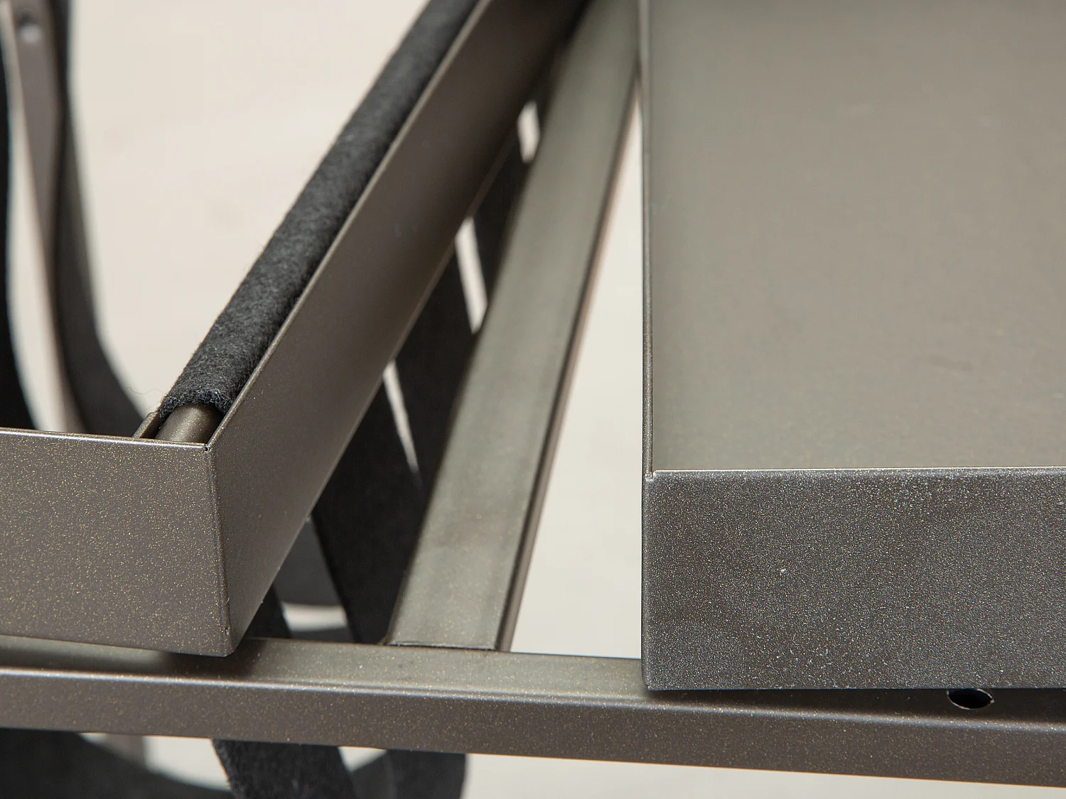 Cute Table basse avec porte-revues, gris, noir.