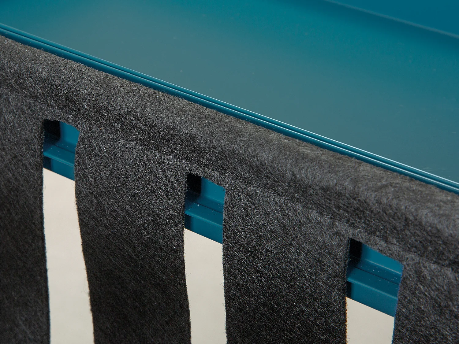 Cute Table basse avec porte-revues, noir et pétrole.