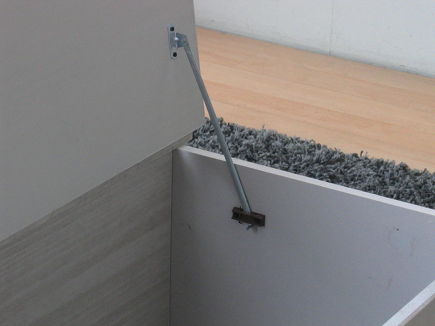 New Mexico Couchtisch mit 5 Schubladen 91x91 cm in grau.