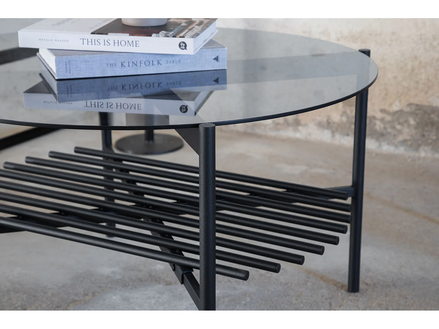 VonStaf Couchtisch mit Ablage Ø80 cm Glas schwarz.