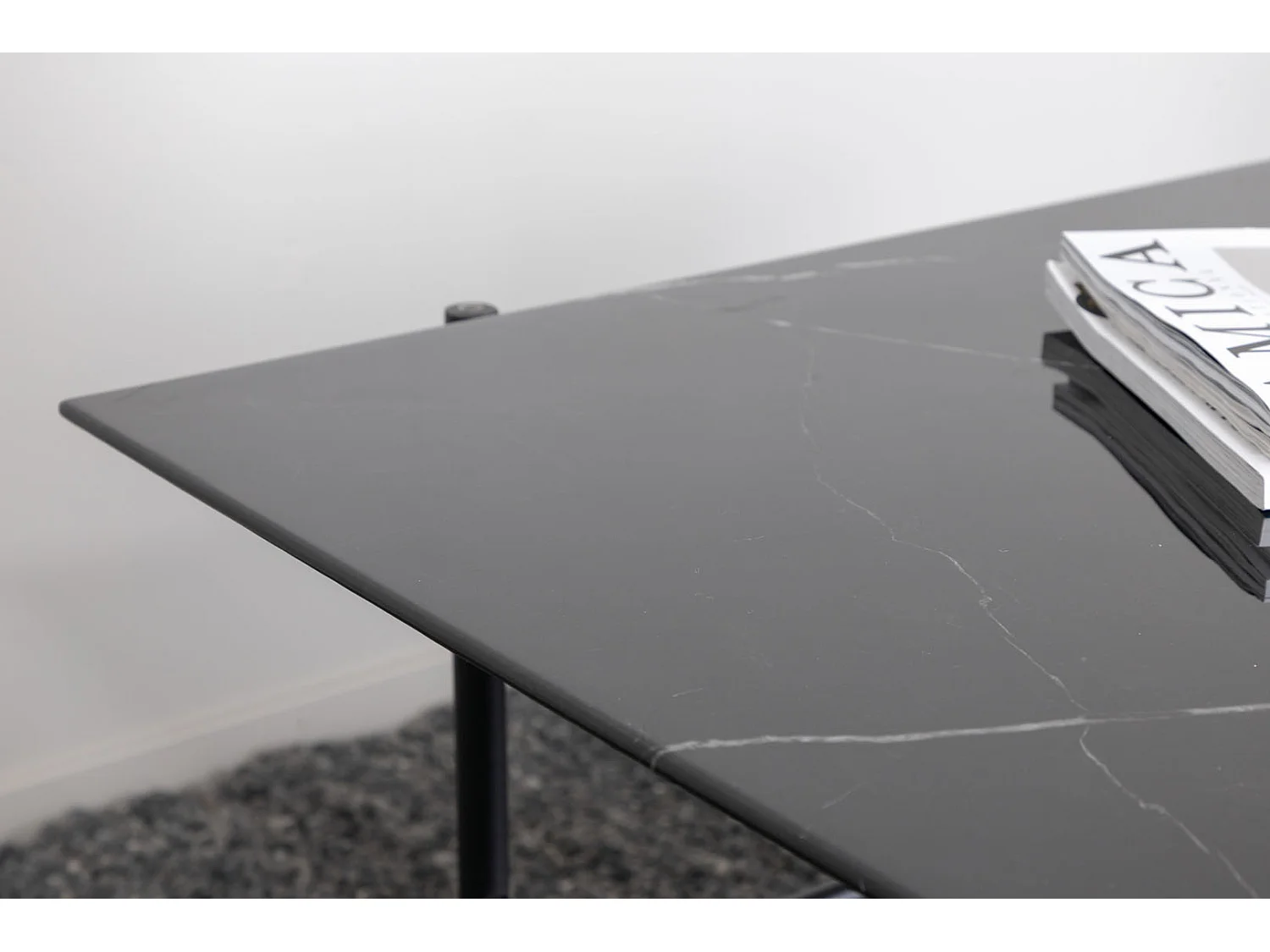 Table Basse en Verre "Von Staf" 120cm Noir Marbre