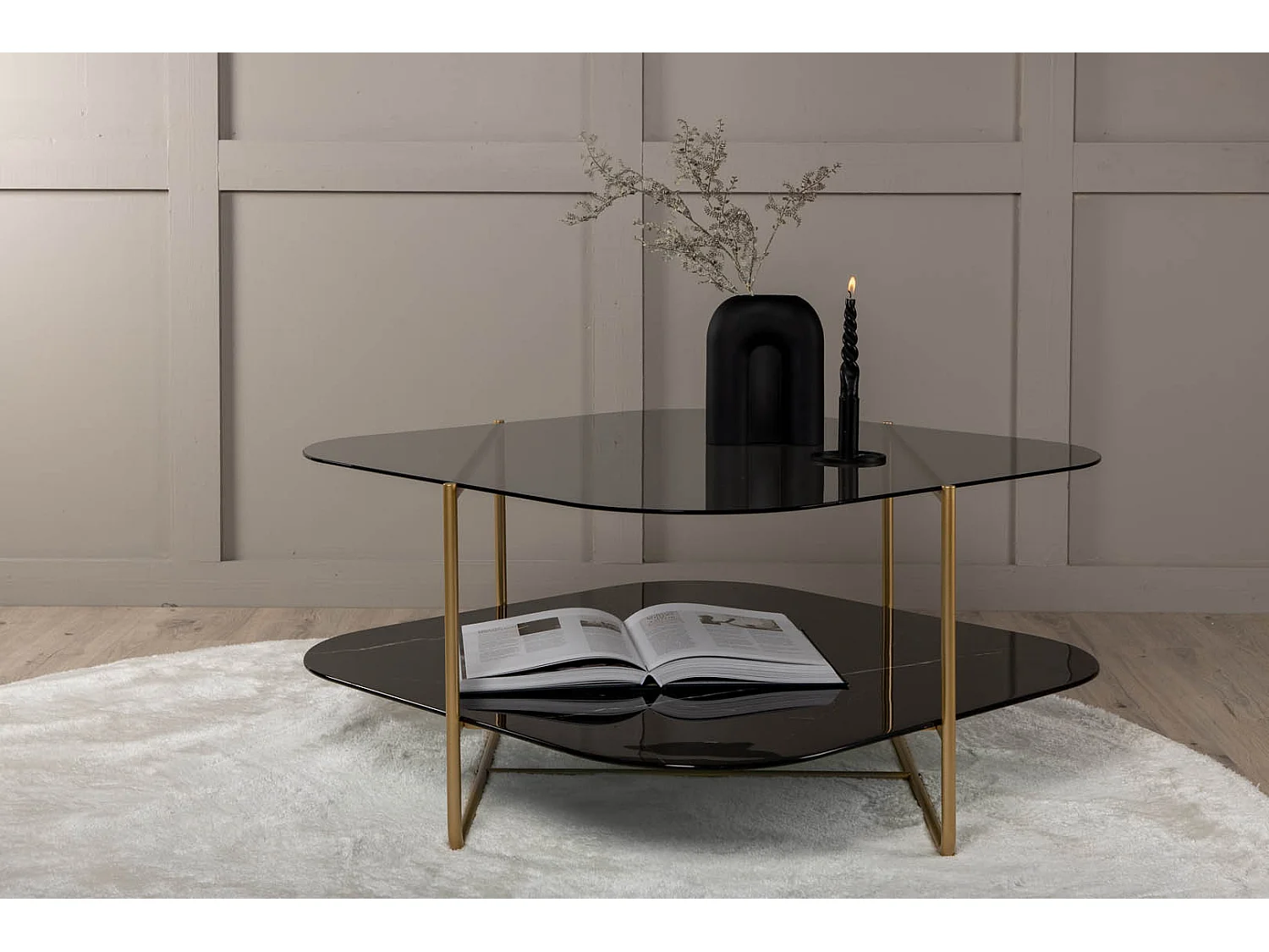 Un-line salontafel 85x85cm messing decor, glas rookkleurig.