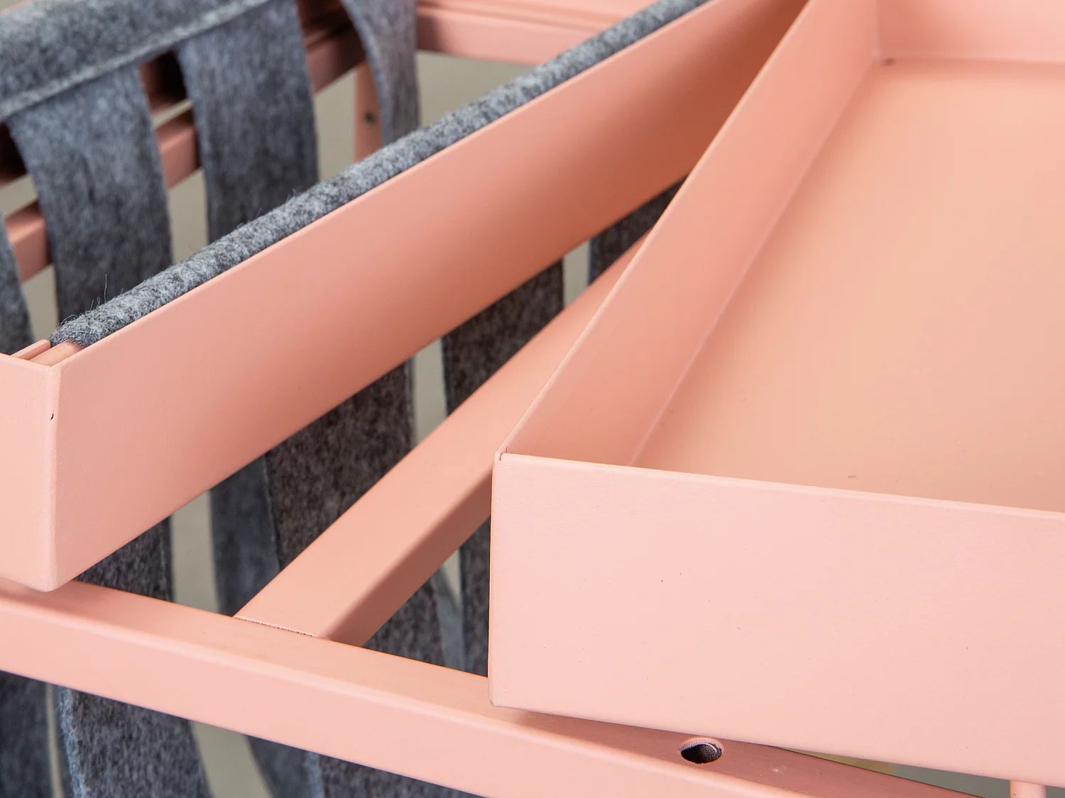 Cute Table basse avec porte-revues, gris et, rose.