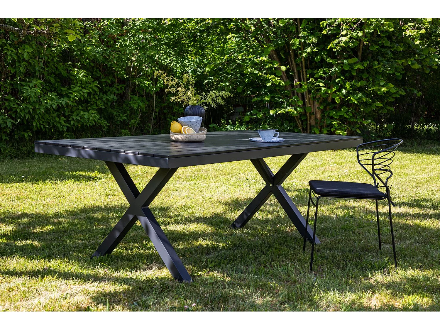 Garcia table de jardin noir.