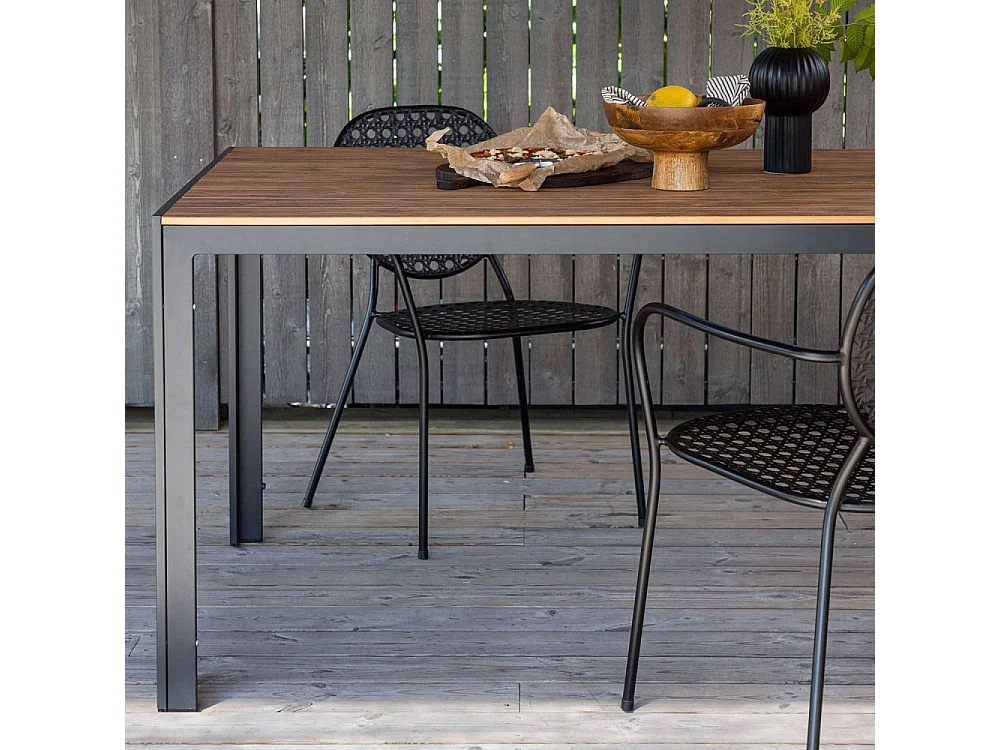 Break table de jardin naturel.