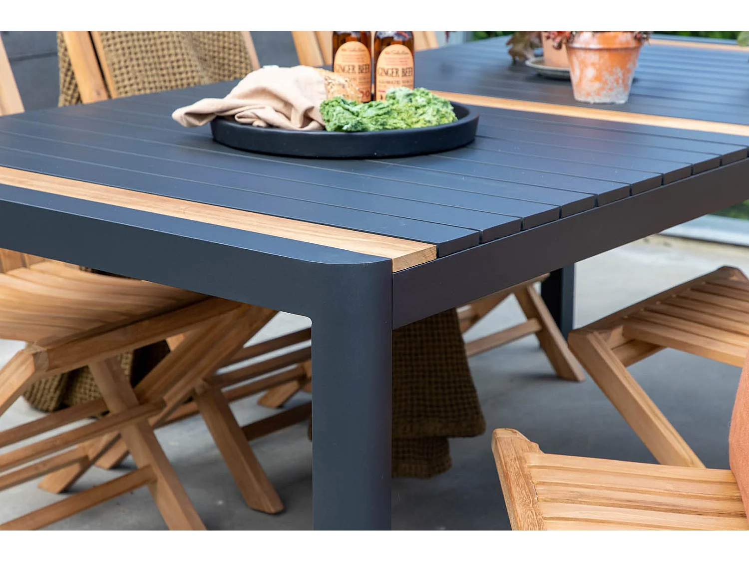 Togo eettafel tuin zwart.