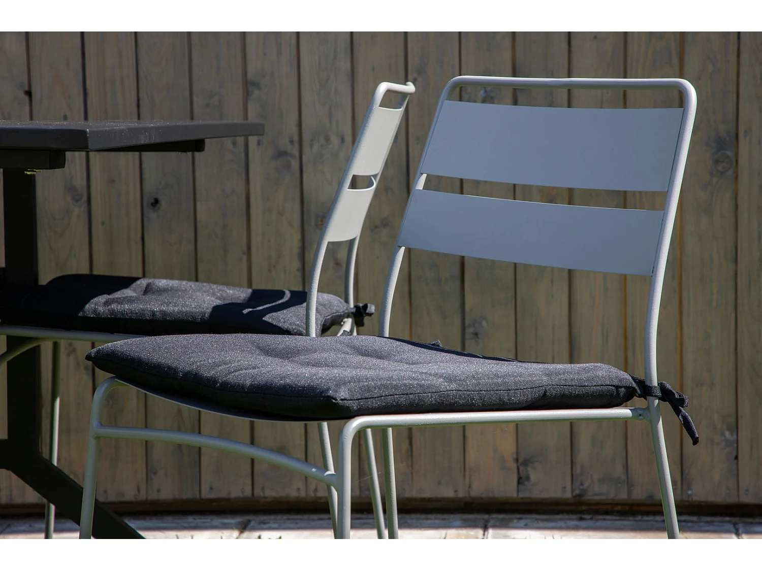 Lina Coussin de jardin, noir.