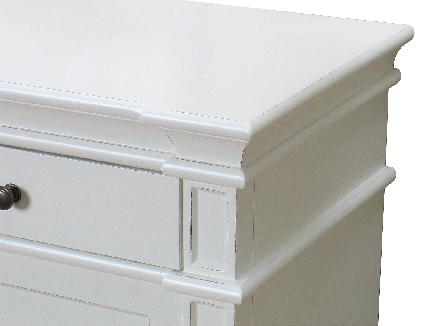 Amaretta Buffet vintage blanc, vintage patiné, avec 3 portes et 3 tiroirs, largeur 142 cm, hauteur 86 cm.