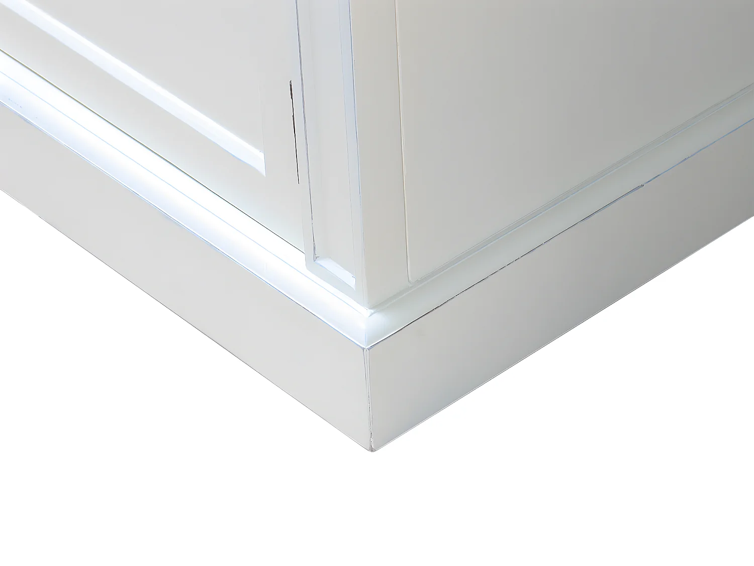 Amaretta Sideboard antik weiß, antik patiniert mit 4 Türen und 4 Schubladen. Breite 186 cm, Höhe 86 cm.