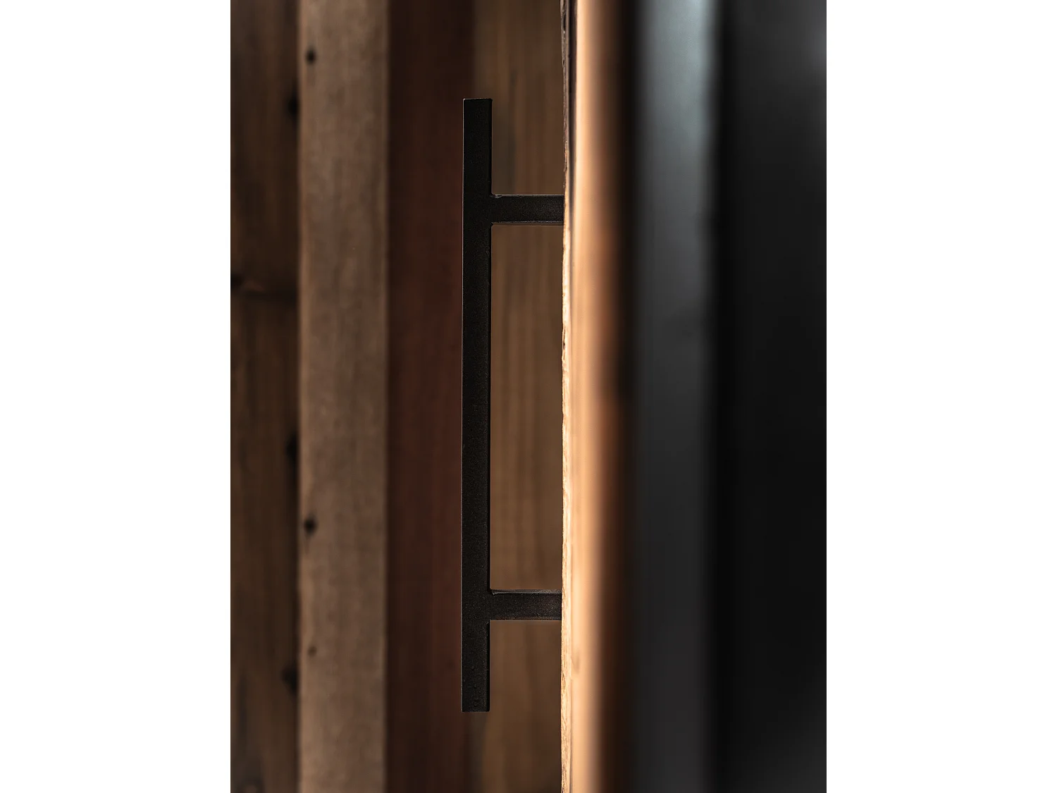 Rustika Buffet avec 3 portes, bois de bateau, rustique et noir.