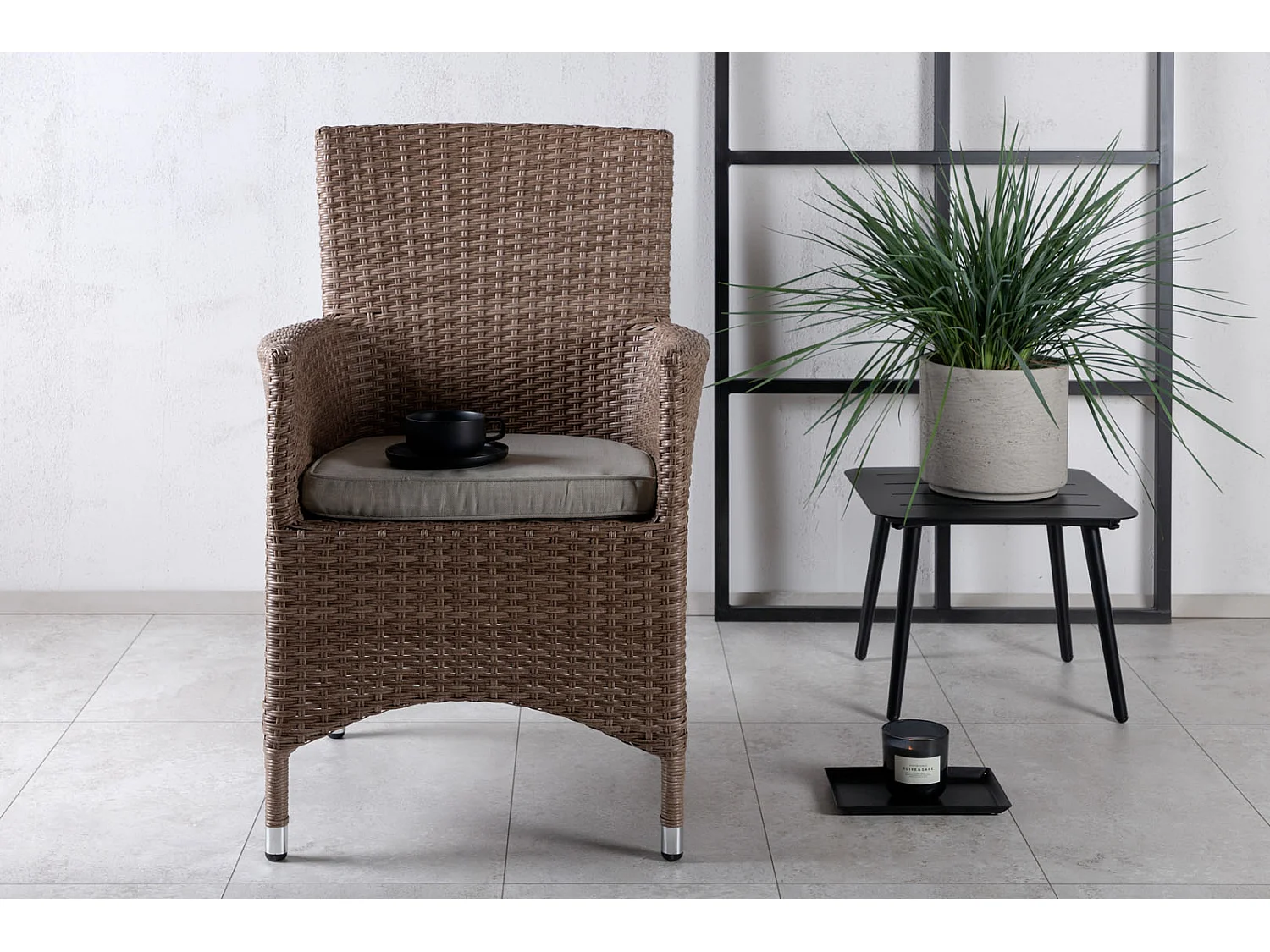 Malin Chaise de jardin avec accoudoirs, support d'assise inclus, empilable, naturel.