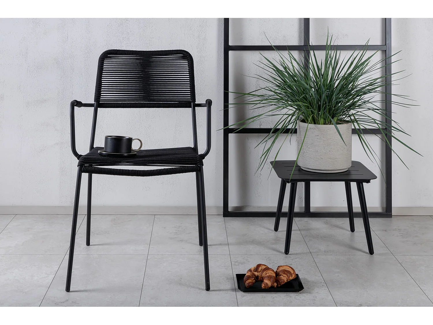 Lindos Chaise de jardin avec accoudoirs empilable, noir.