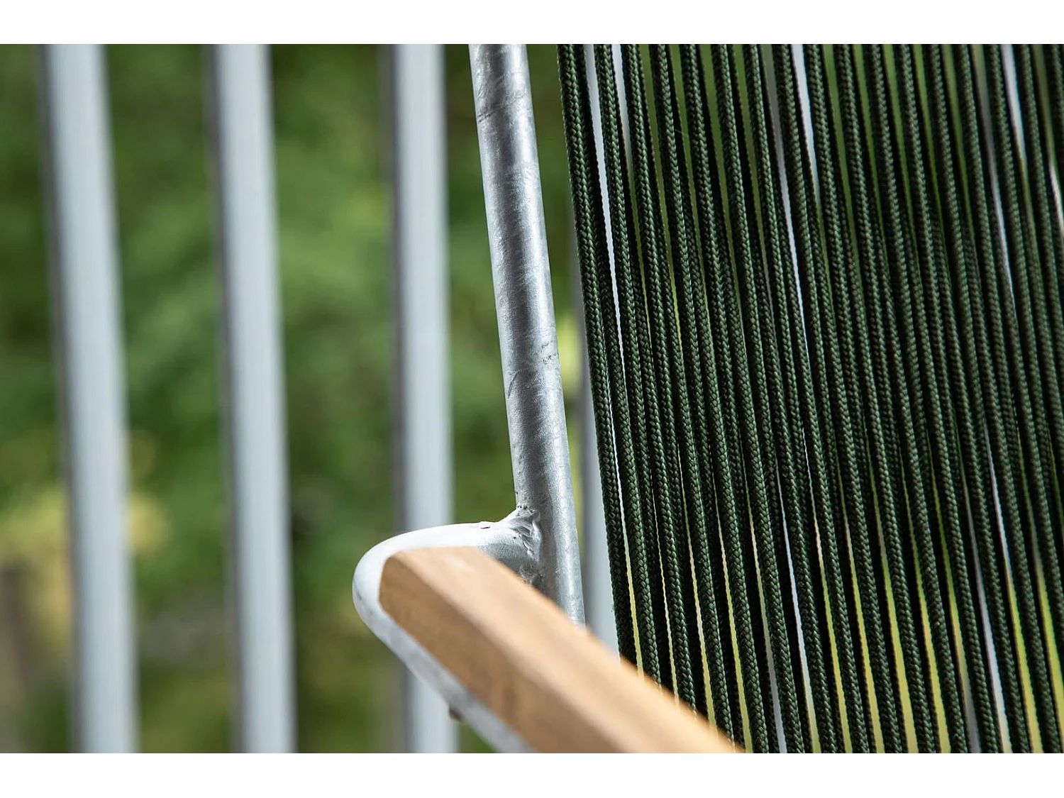 Bois chaise de jardin empilable vert.