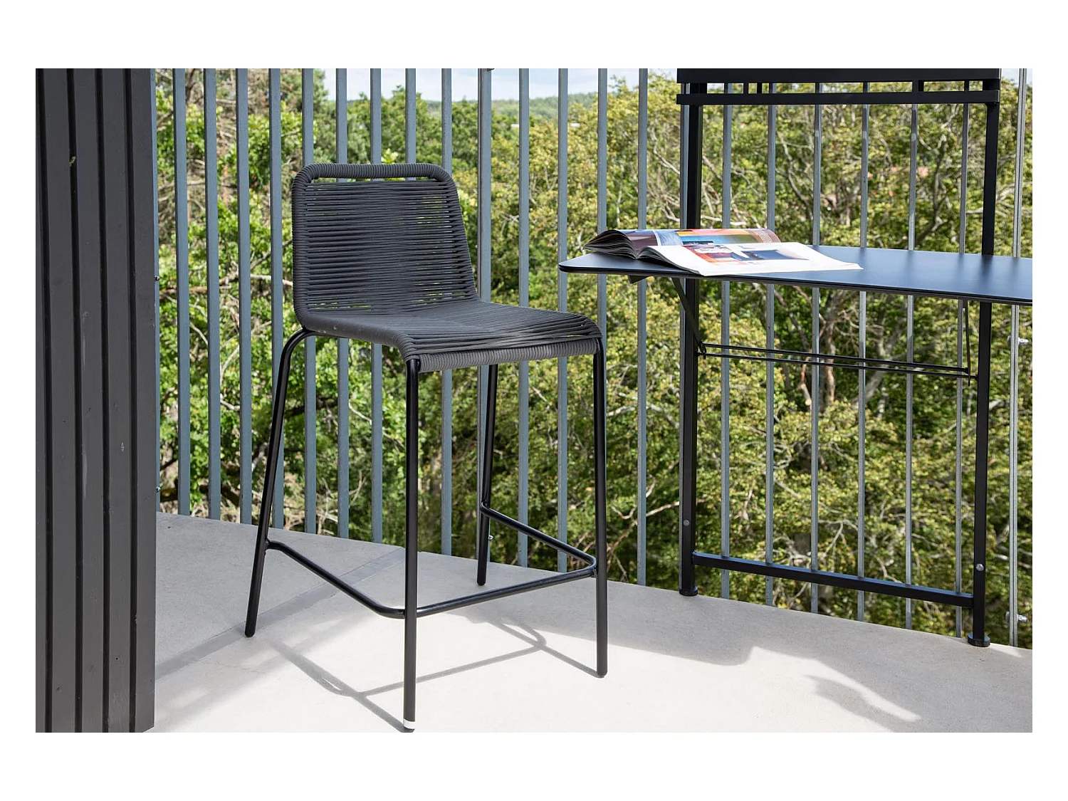 Lindos jardin tabouret de bar empilable gris foncé.