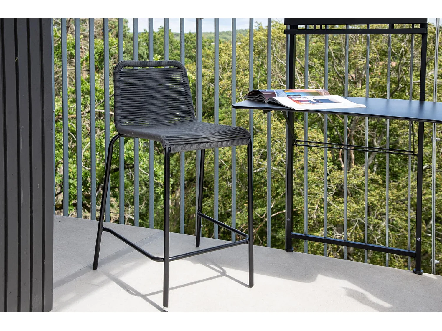 Lindos jardin tabouret de bar empilable gris foncé.