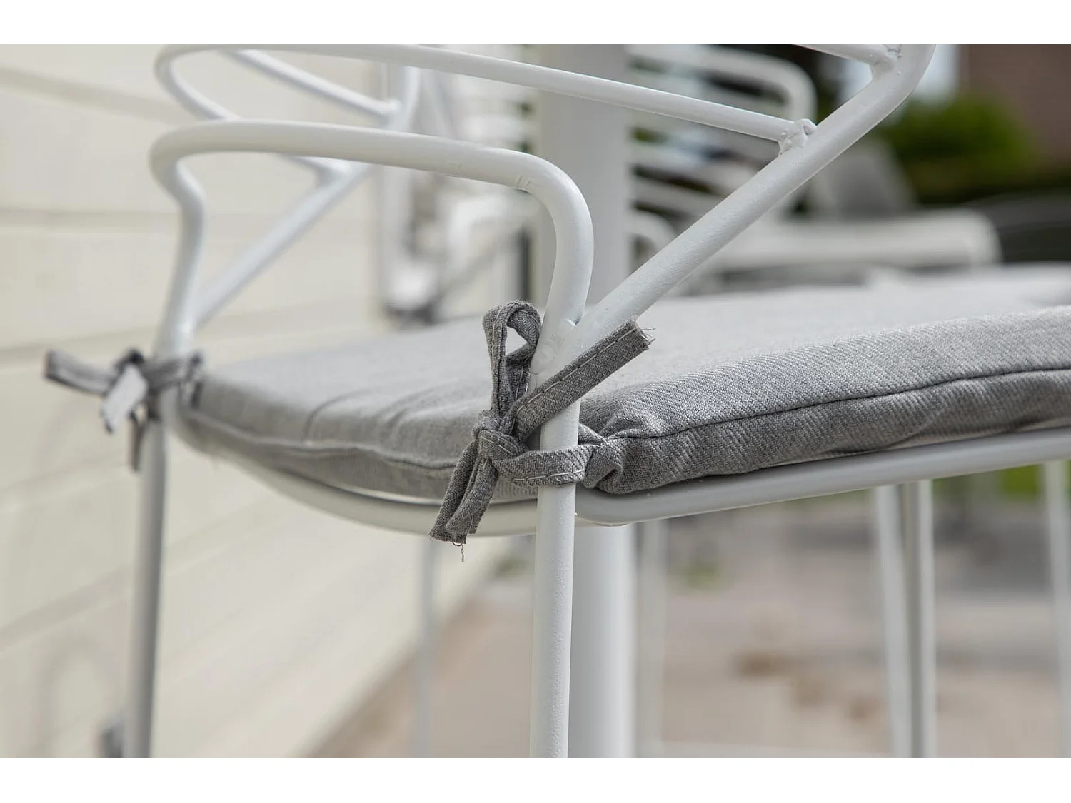 Milano jardin tabouret de bar avec coussin empilable blanc.