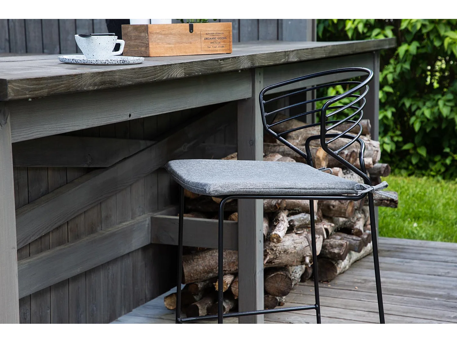 Milano jardin tabouret de bar avec coussin empilable noir.