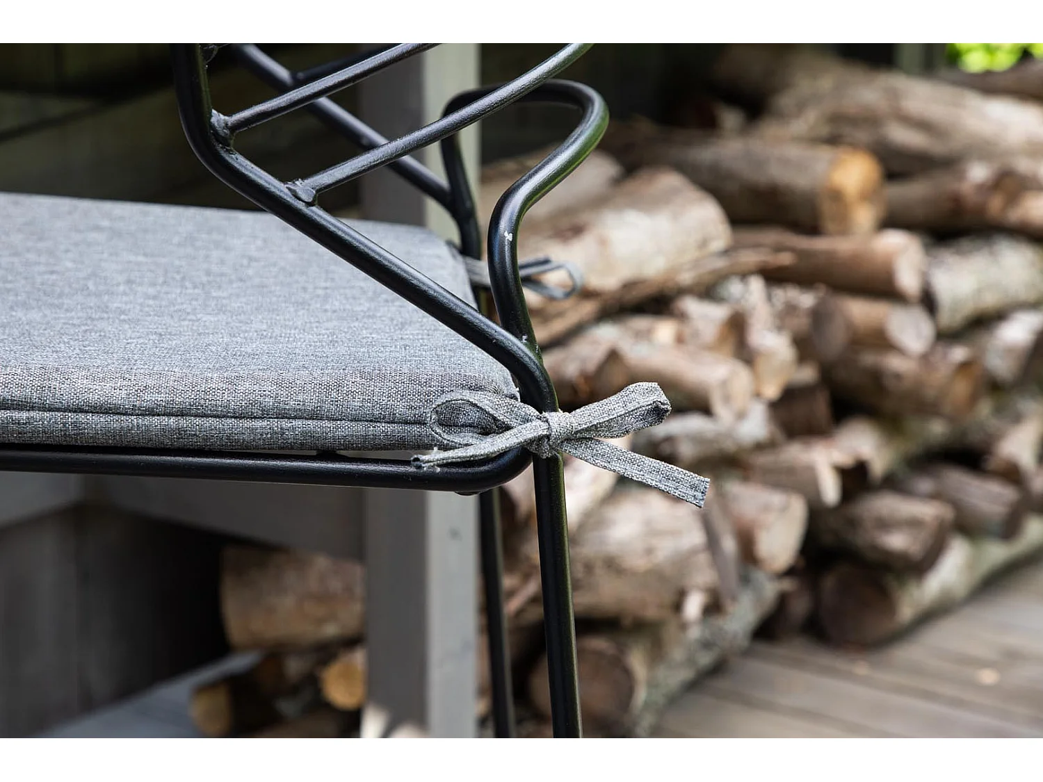 Milano jardin tabouret de bar avec coussin empilable noir.