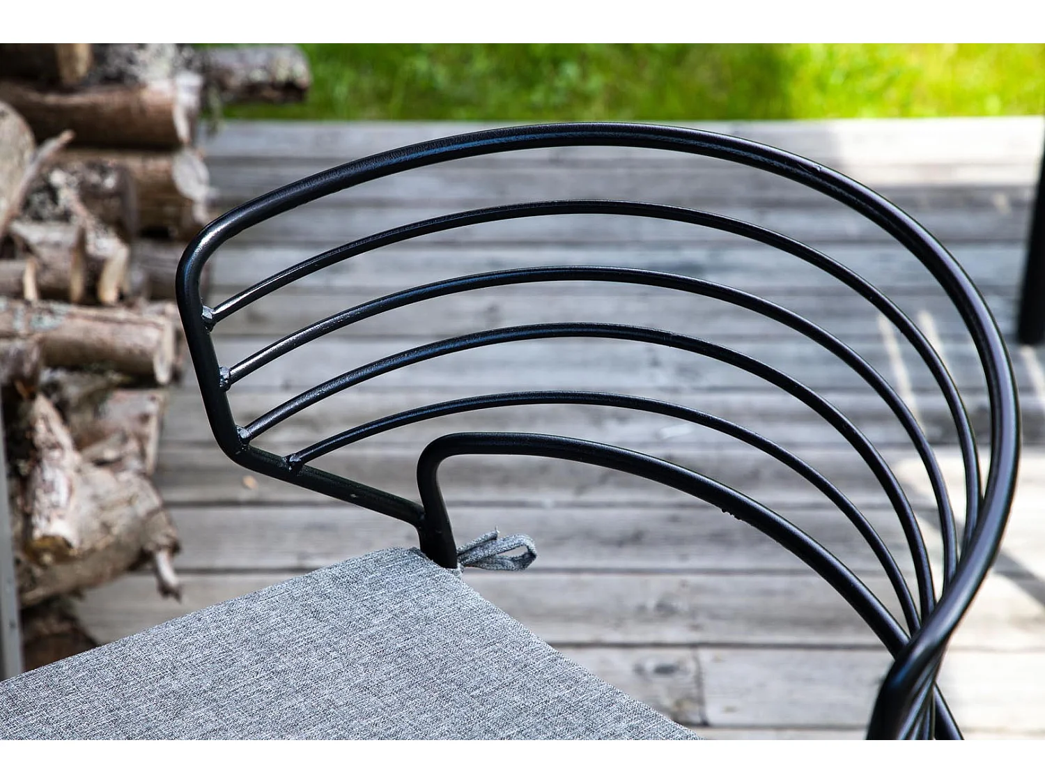 Milano jardin tabouret de bar avec coussin empilable noir.