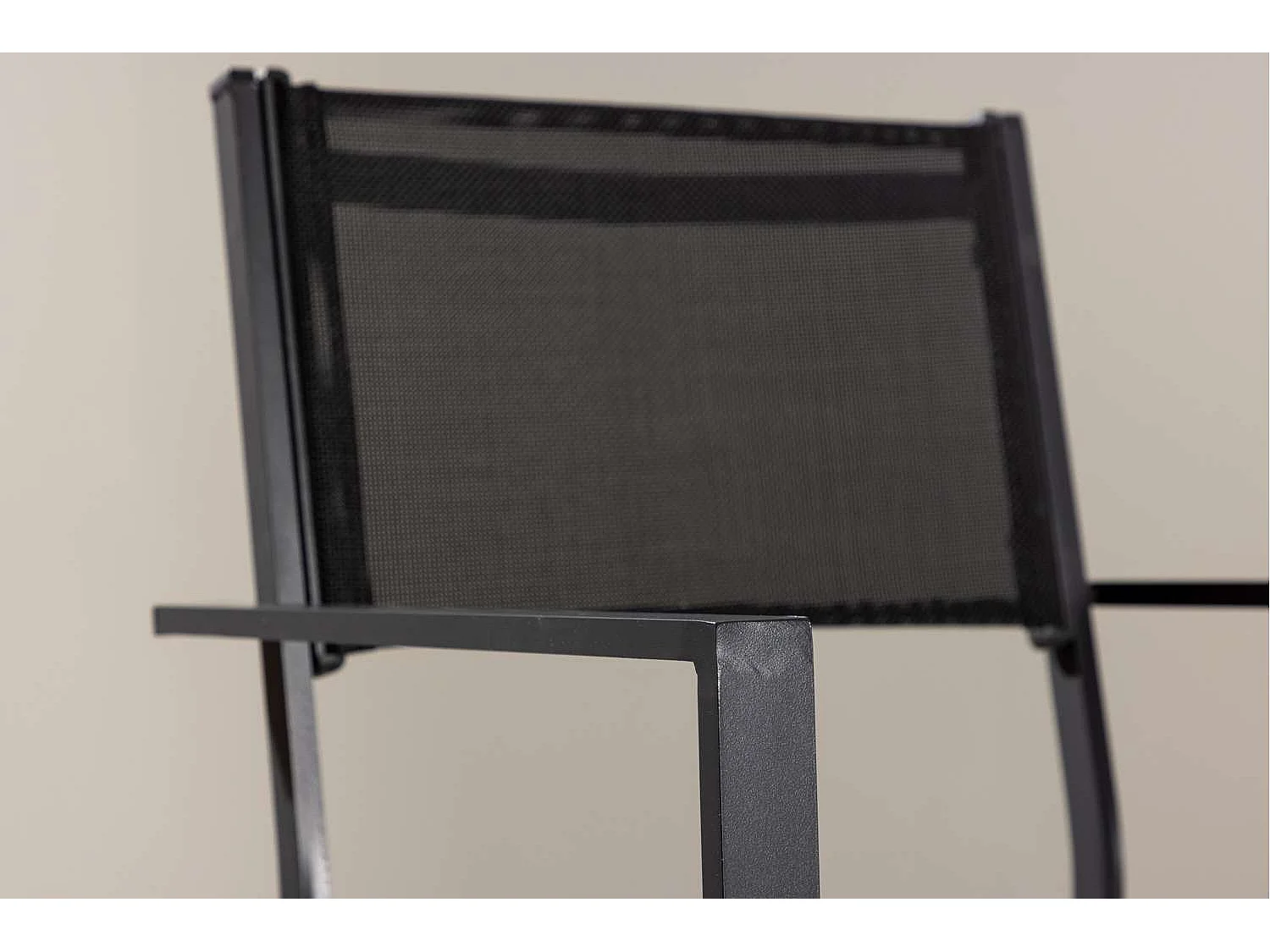 Copacabana chaise de jardin empilable noir.