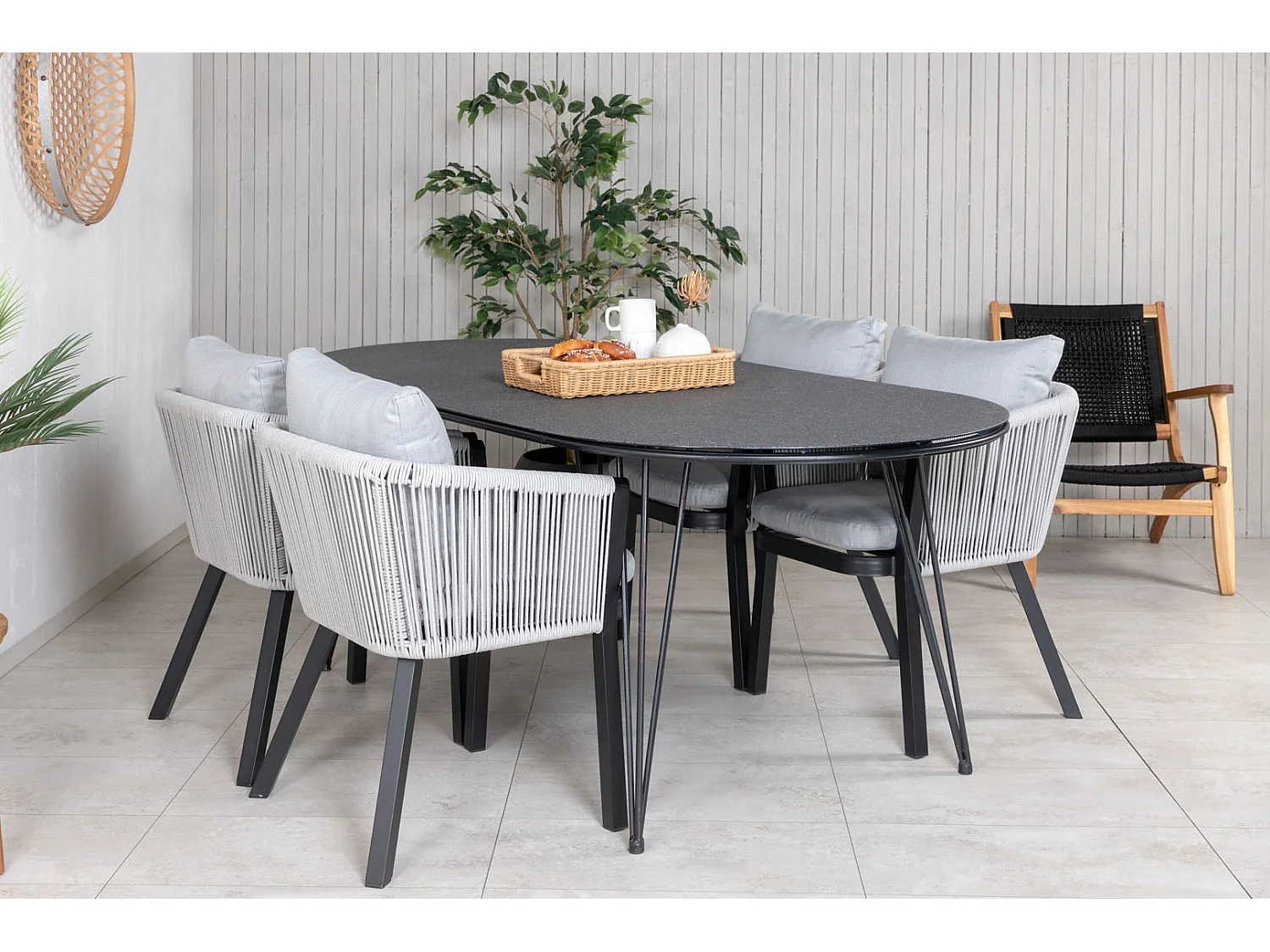 Virya Chaise de jardin avec support d'assise, noir.