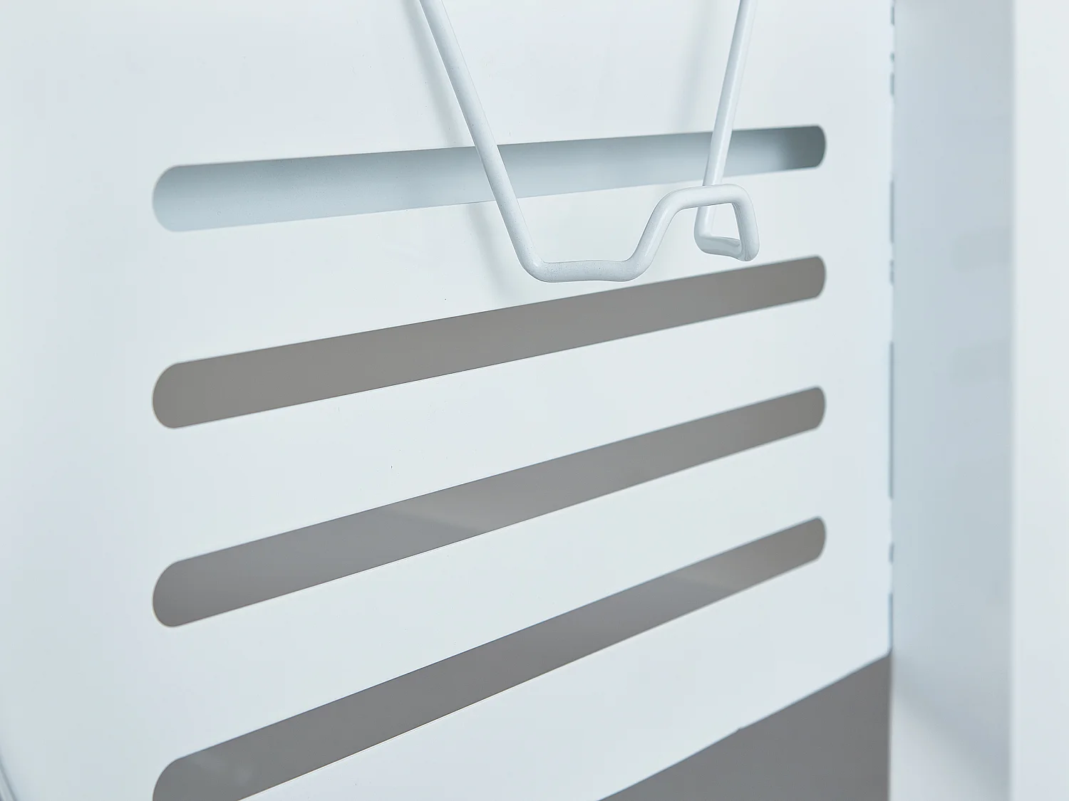 Skog  Schreibtisch mit hebe/senk Platte und 1 Schubladen weiss und grau.