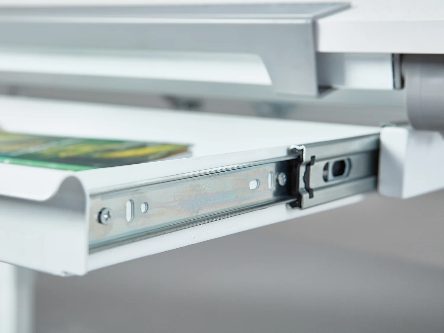 Skog  Schreibtisch mit hebe/senk Platte und 1 Schubladen weiss und grau.