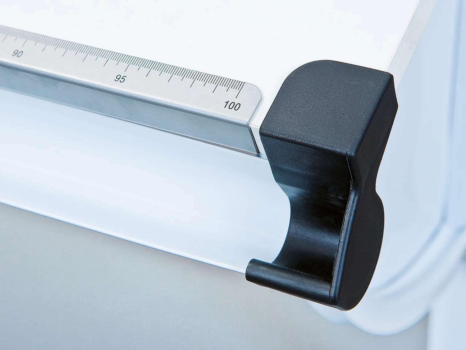 Mirsa bureau met hef-/daalplaat wit.