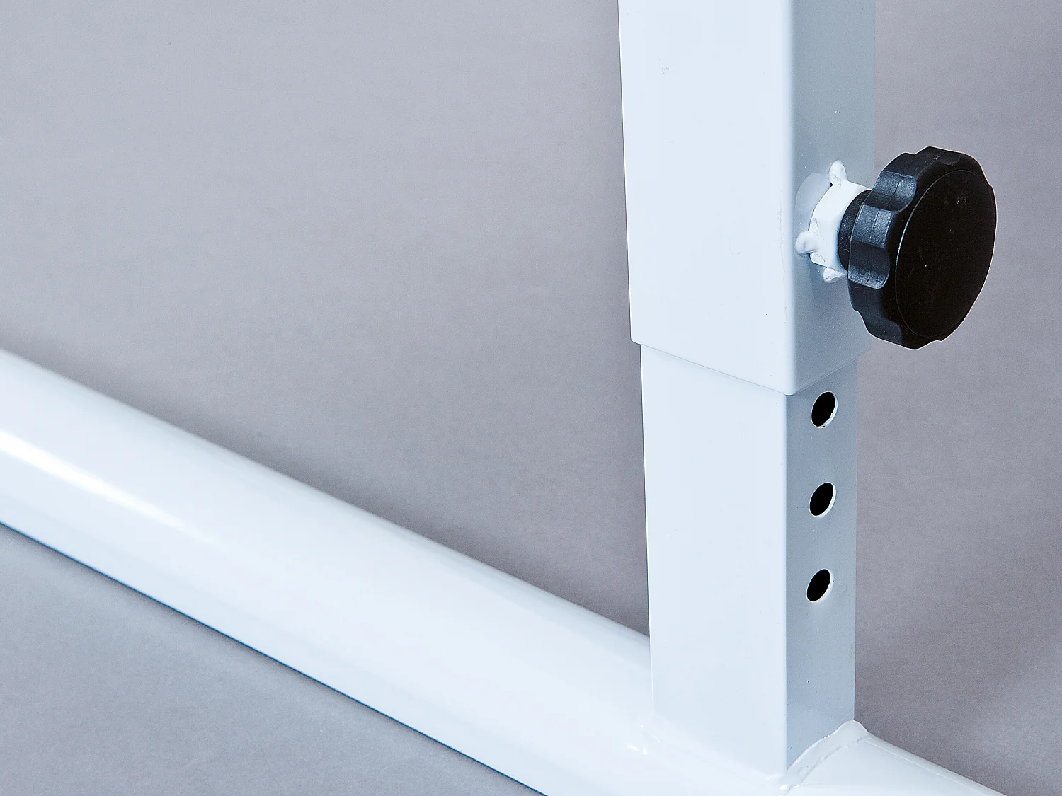 Mirsa bureau met hef-/daalplaat wit.