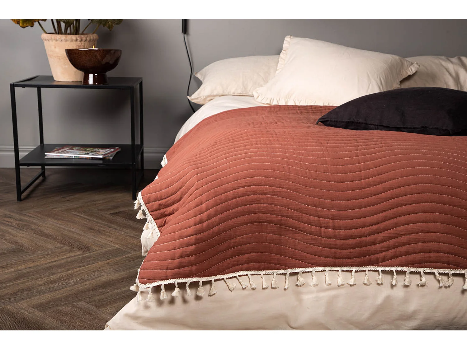 Lias sprei 260x260cm offwhite, rood.